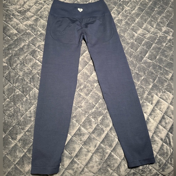 Women’s Best Define Scrunch Seamless 7/8 Leggings - Picture 3 of 4